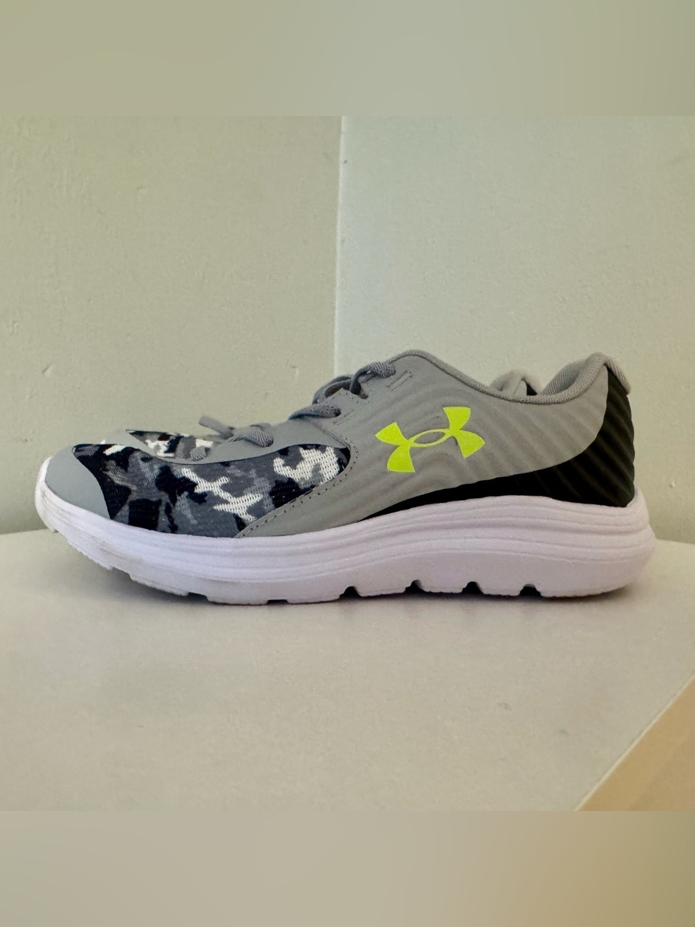 Under Armour Camo Gray Black Youth Running Shoes Sz 3Y